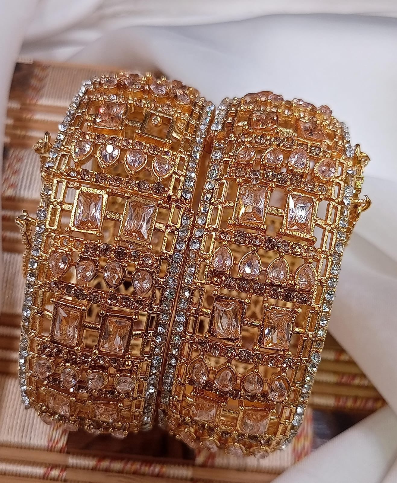 Openable fancy bracelets