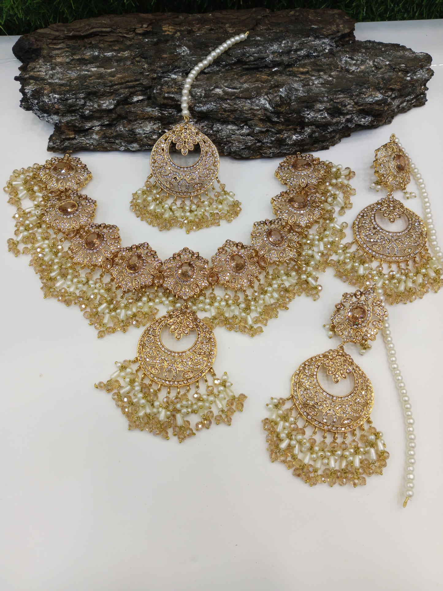 Necklace set with long earrings and tikka