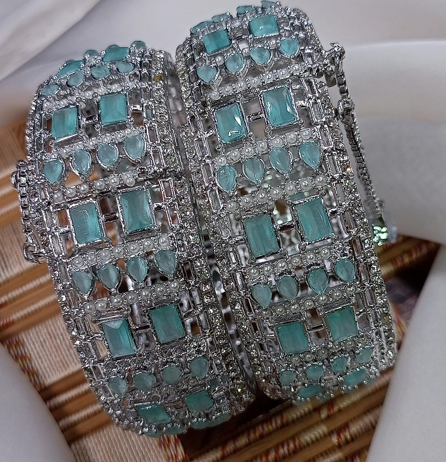 Openable fancy bracelets