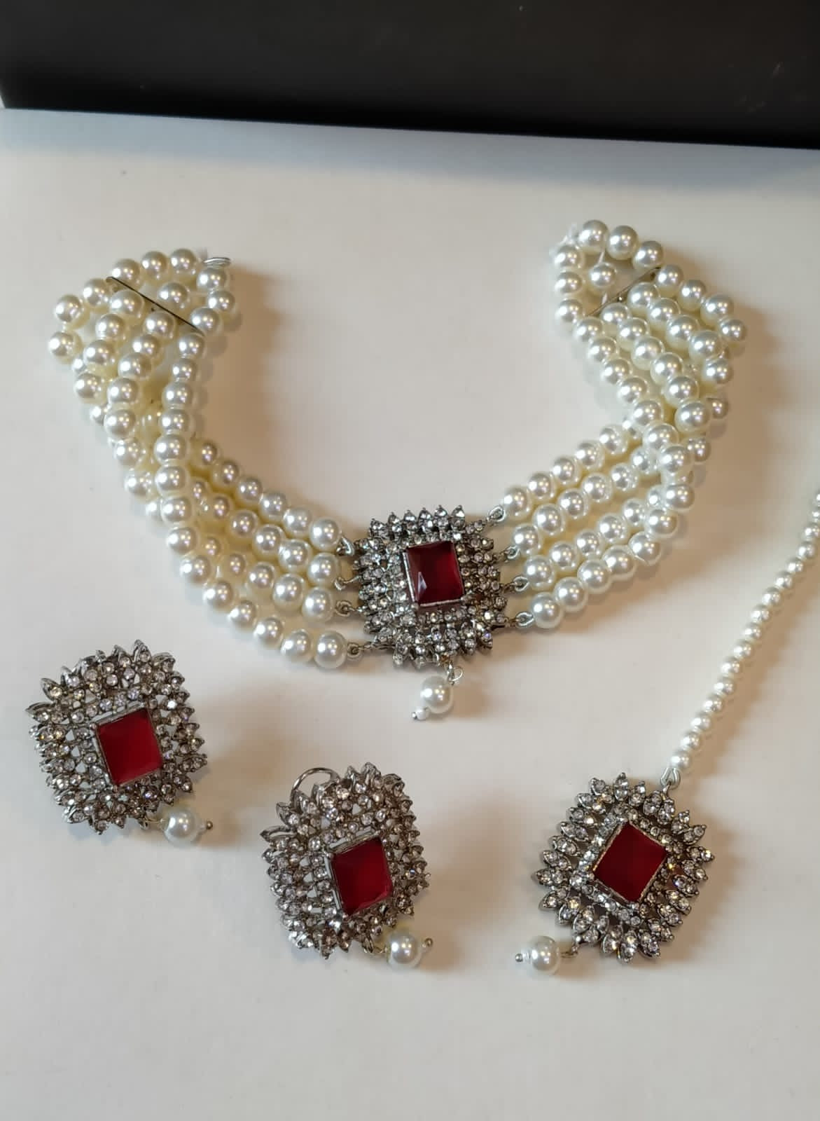*Stones choker set*