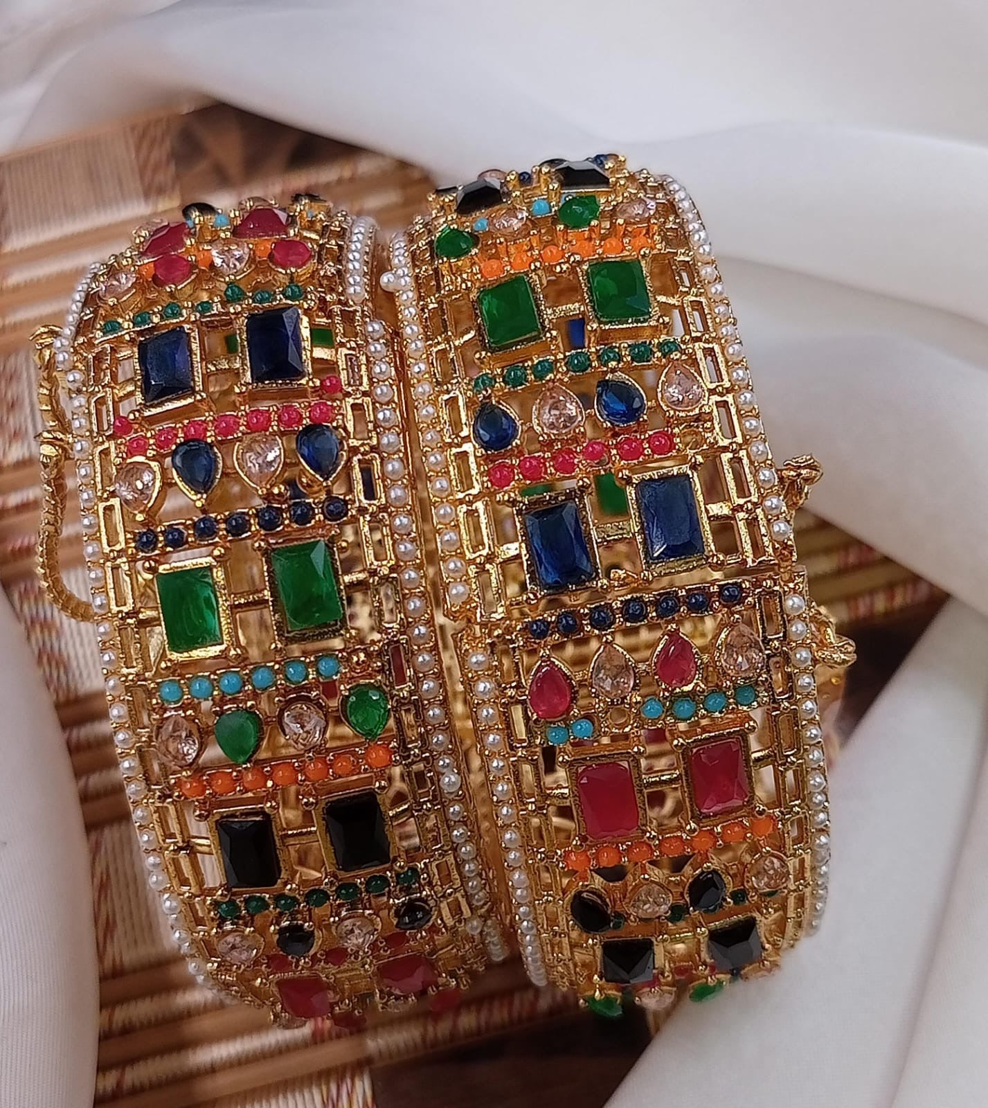 Openable fancy bracelets