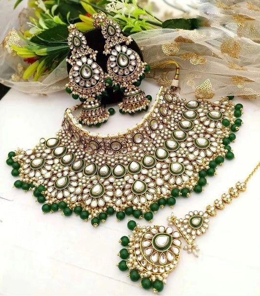 Dabbiii kundan set with centre meenakariii