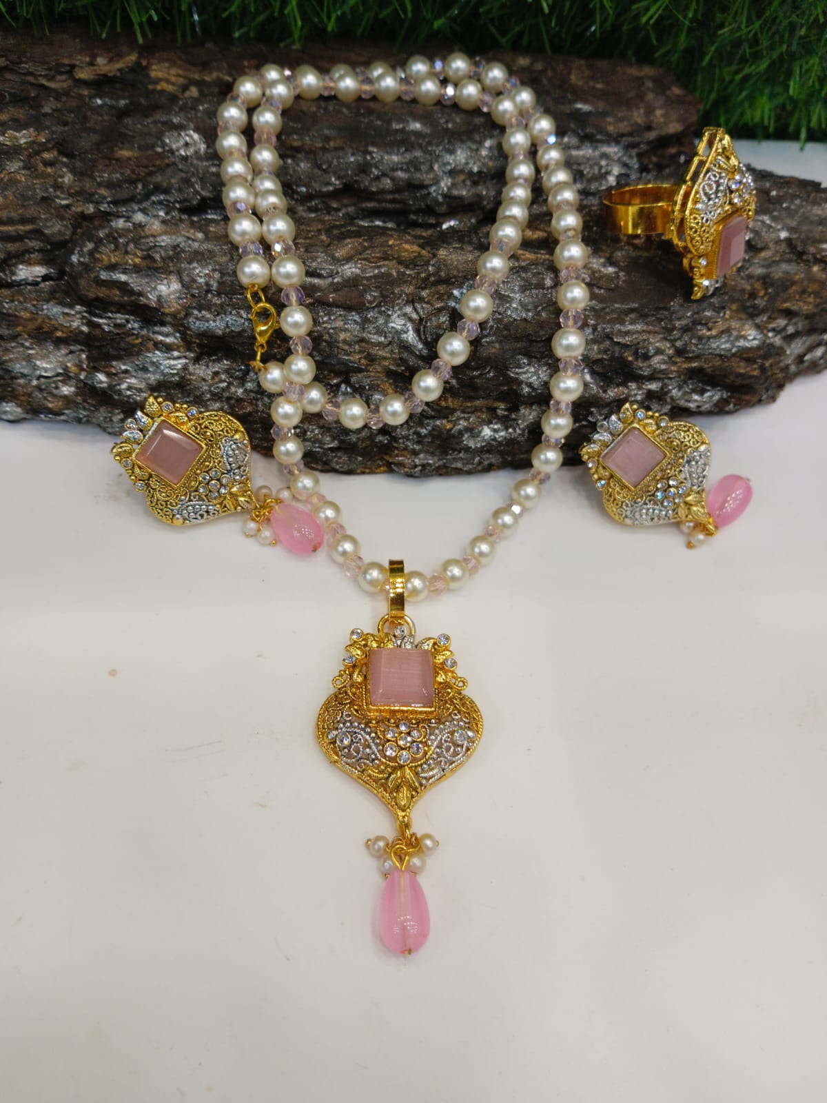 Kit pendant sets with ring