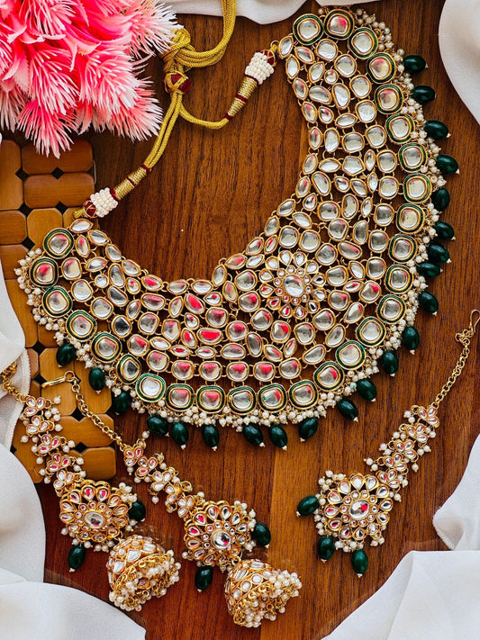 Indian dabbi kundan set with centre meenakari
