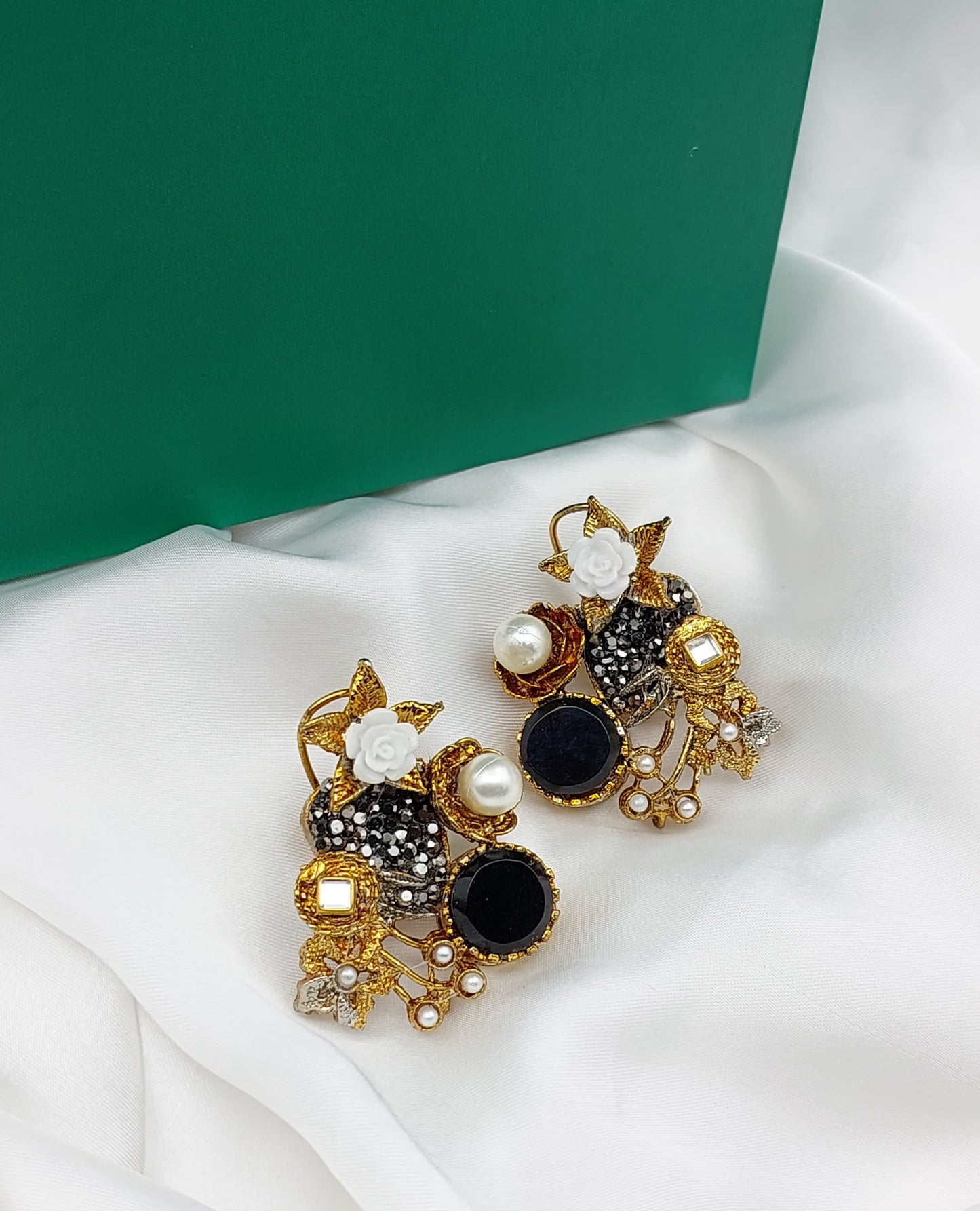 Studs/earrings
