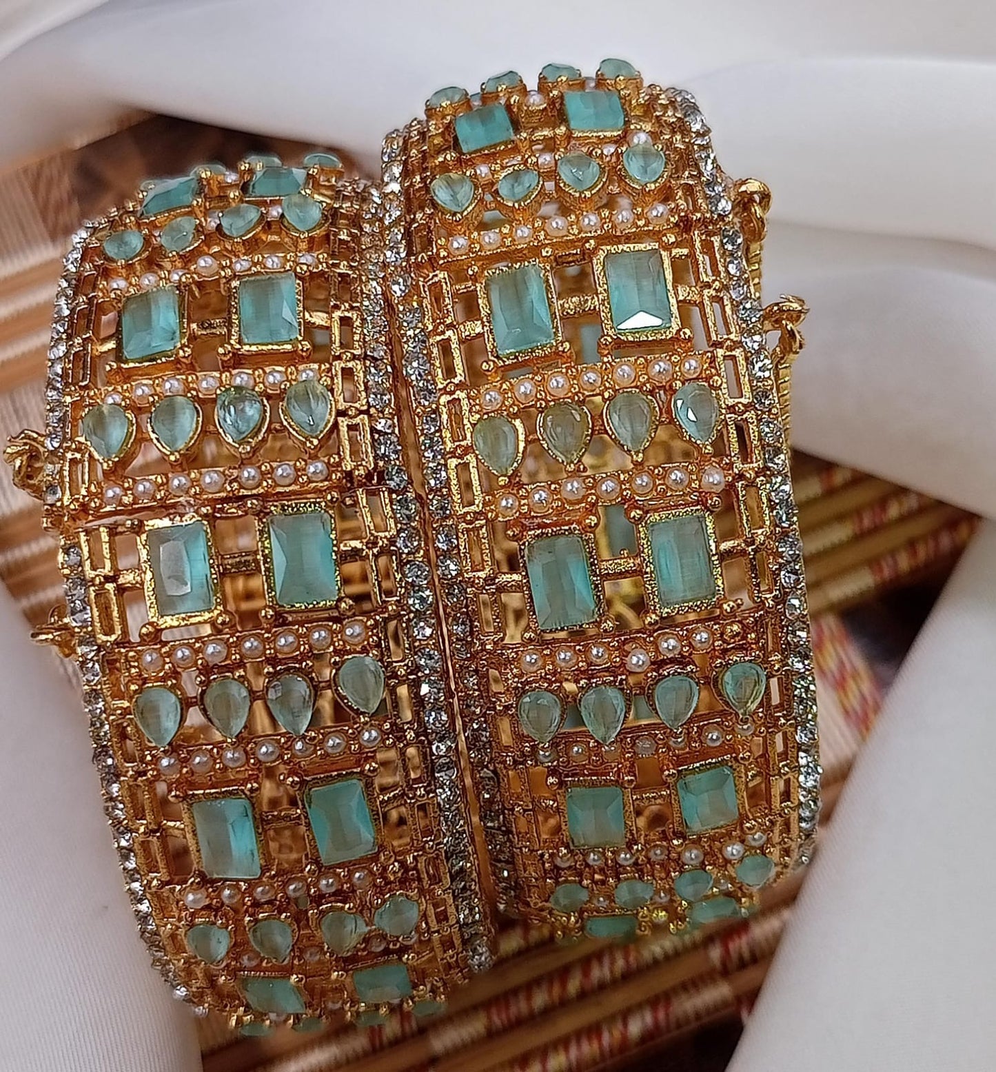 Openable fancy bracelets