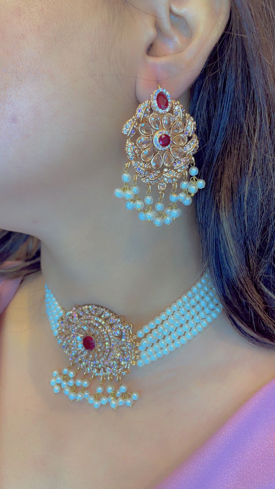 Chokar set with stylish earring
Colors available