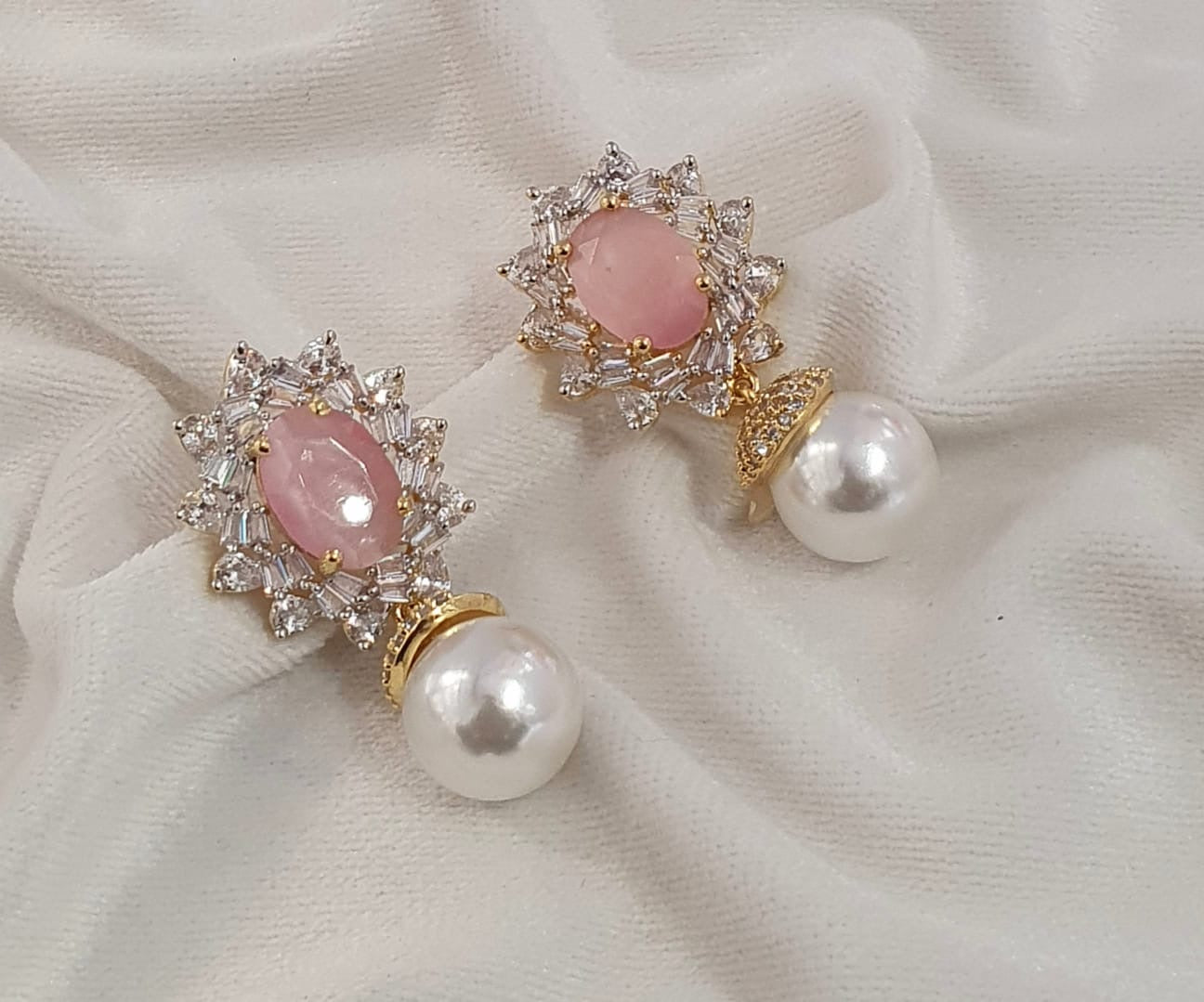 Studs earrings