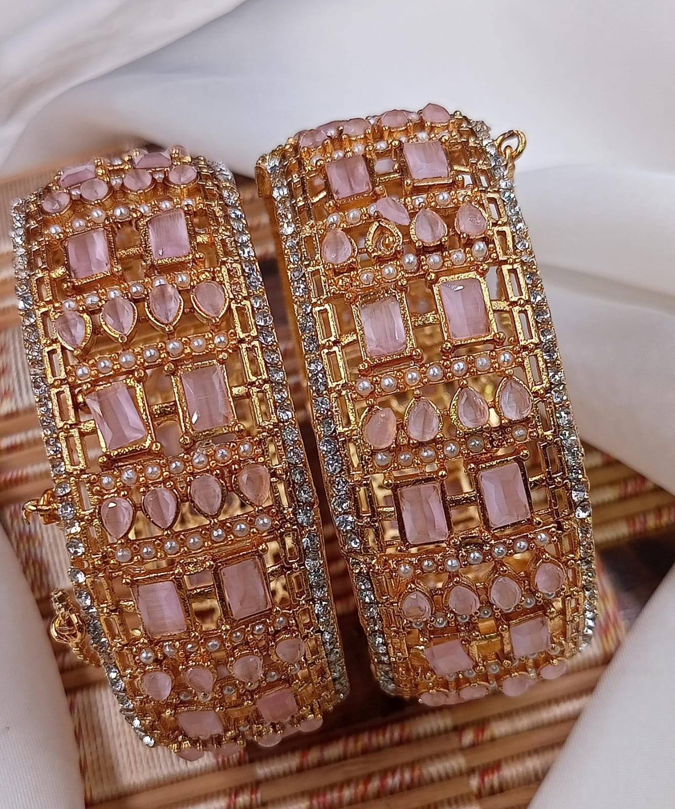 Openable fancy bracelets