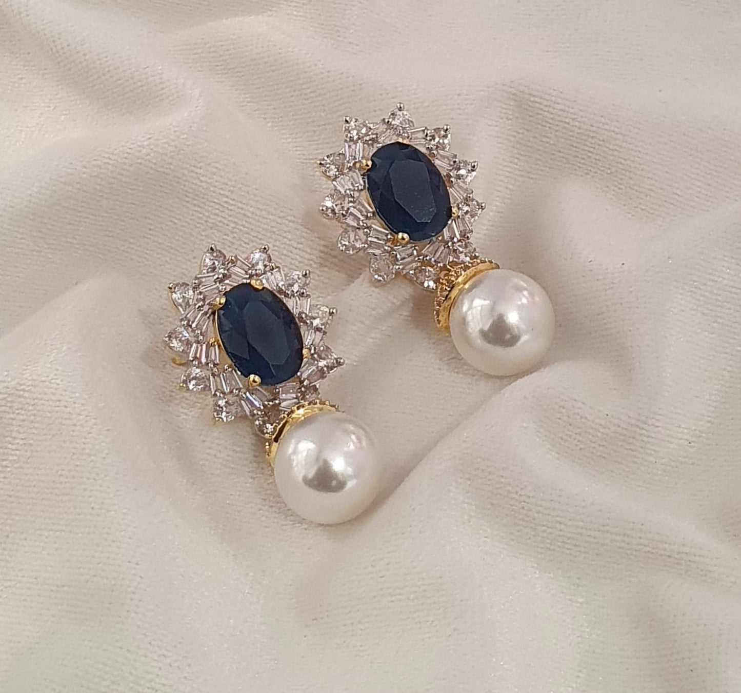 Studs earrings