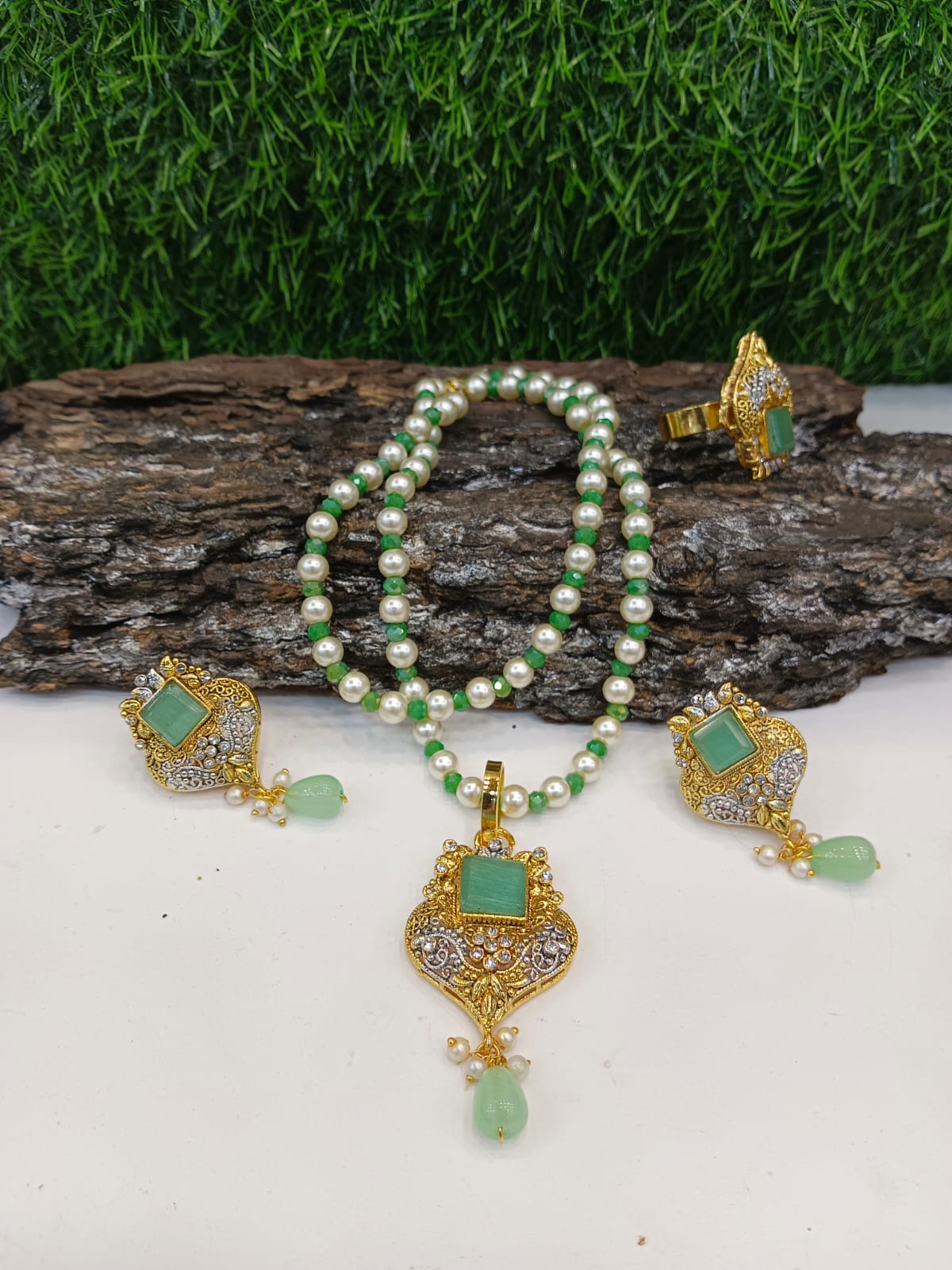 Kit pendant sets with ring