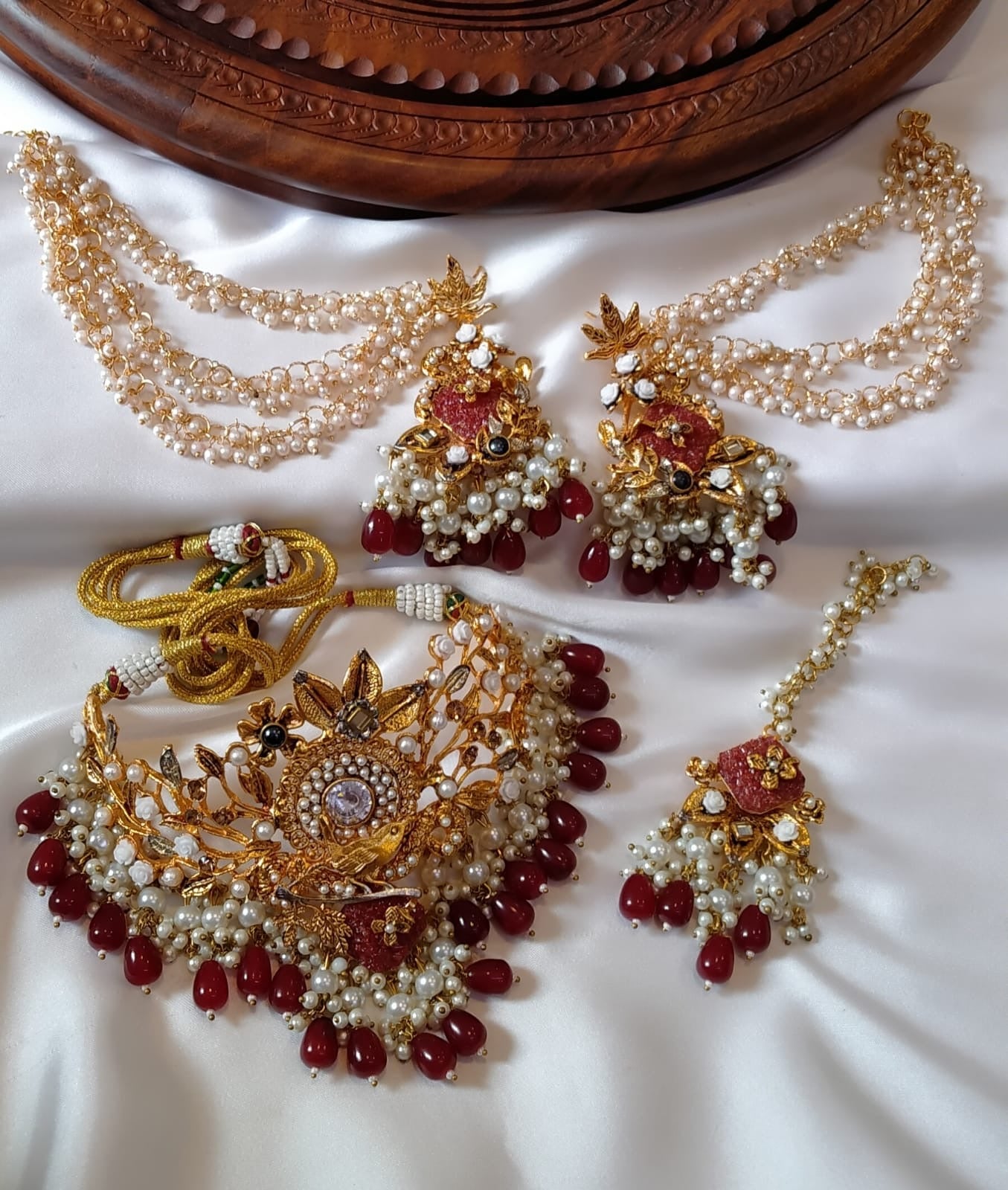 *Handmade crush stone complete bridal kit*
Price without jhumar Rs, 10,800