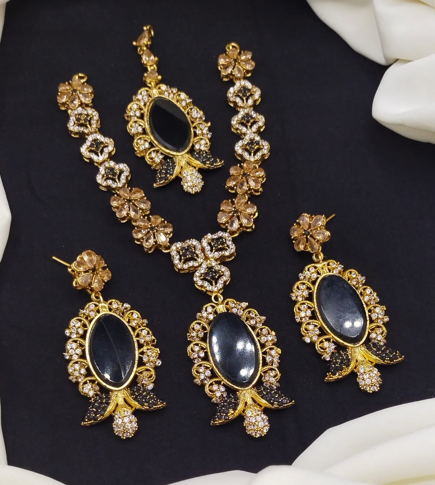 Pendant set