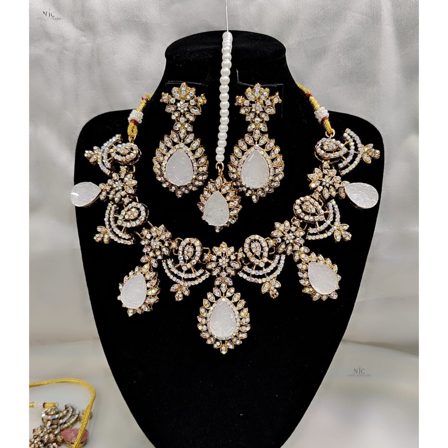 Handmade turkish work necklace set with teeka