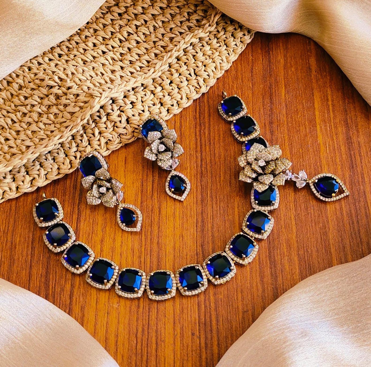 AD necklace set antique polish