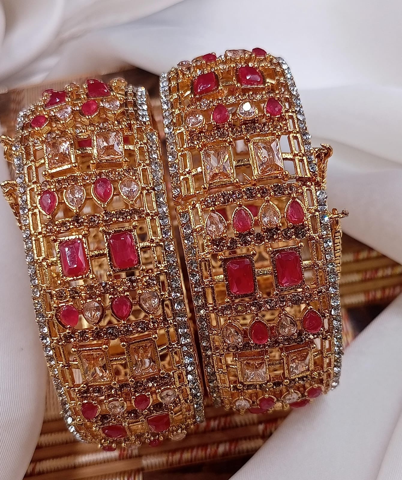 Openable fancy bracelets