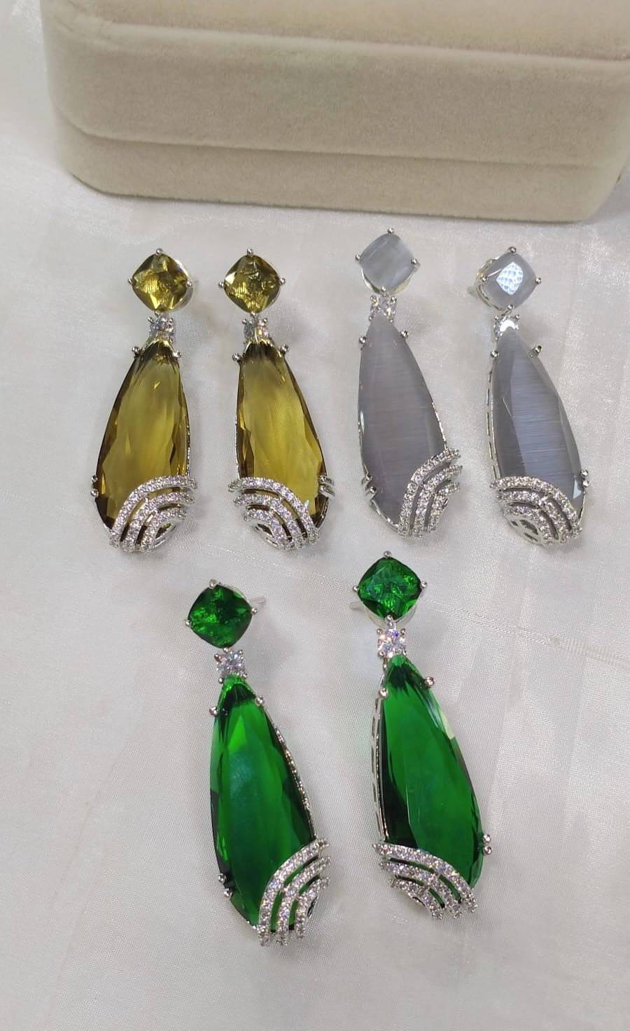 Zircon danglers