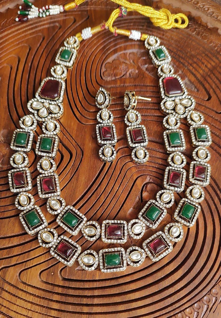 Double layered necklace set