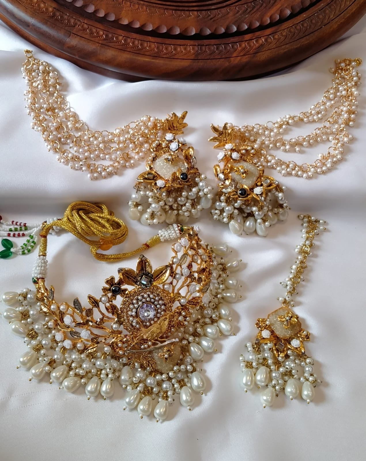 *Handmade crush stone complete bridal kit*
Price without jhumar Rs, 10,800