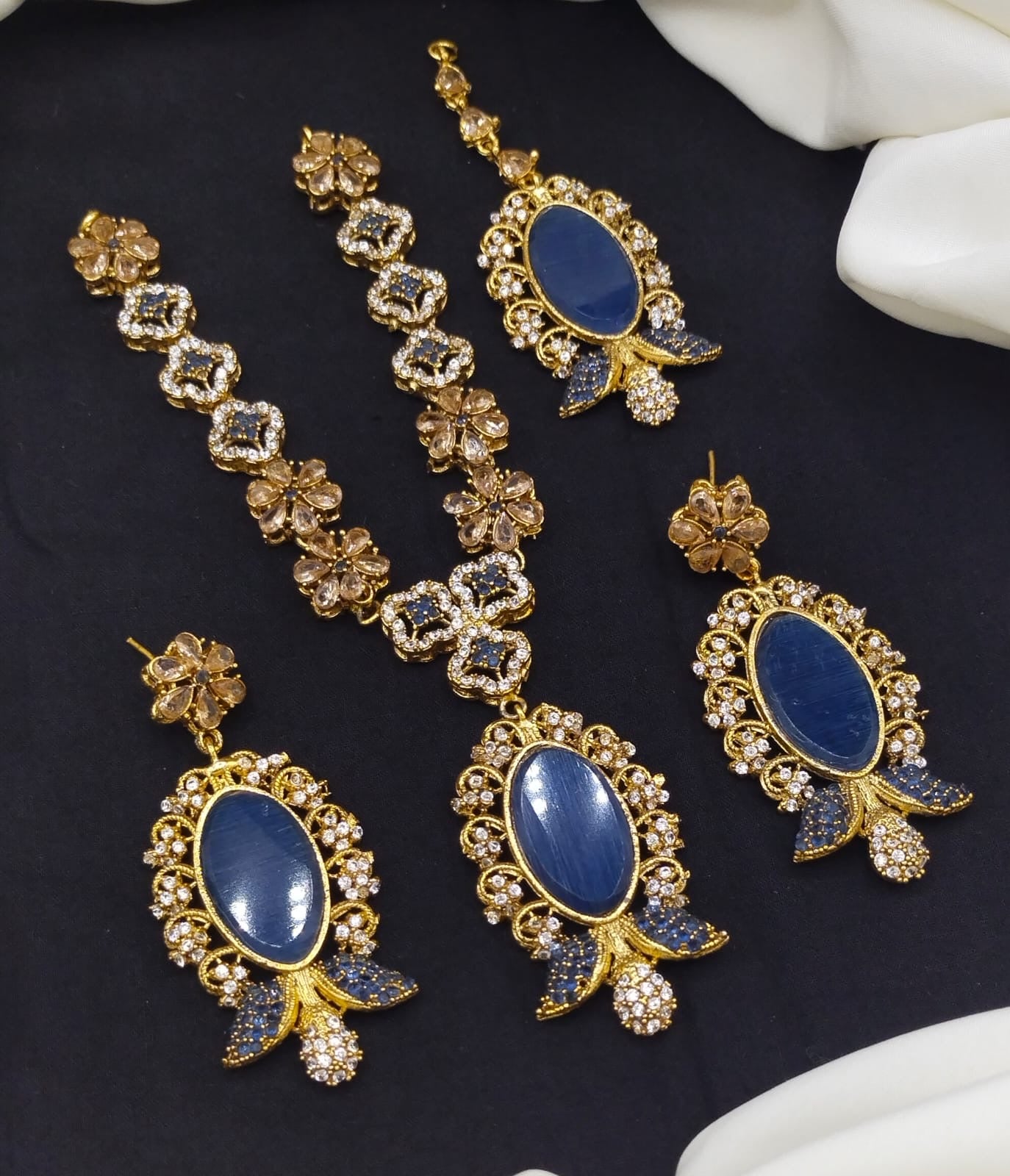 Pendant set