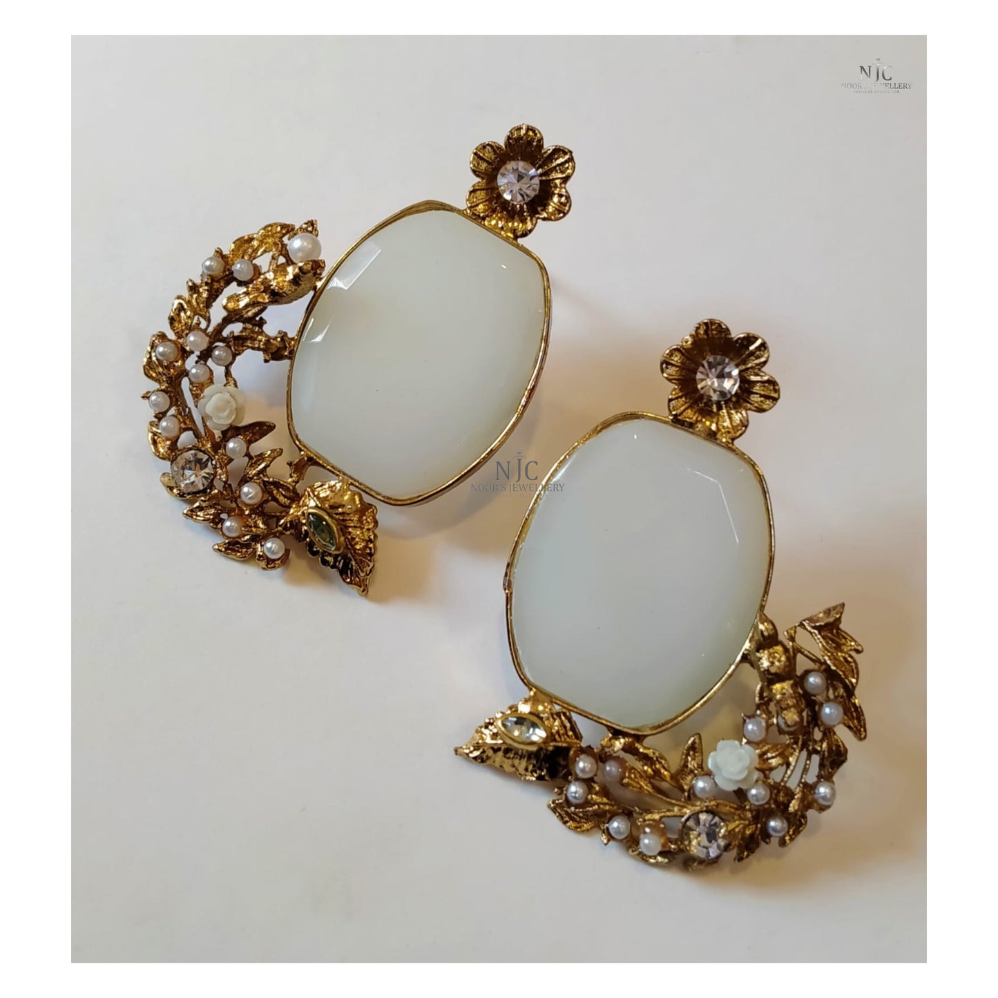 Earrings studs