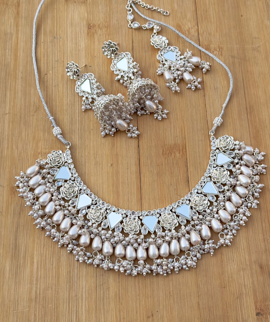 Flower necklace set