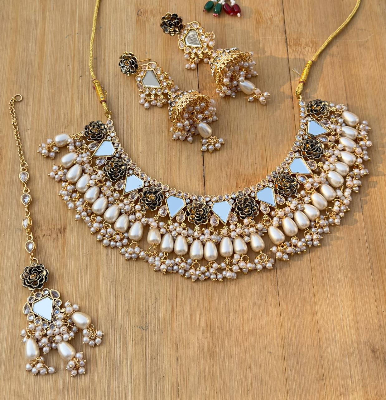 Flower necklace set