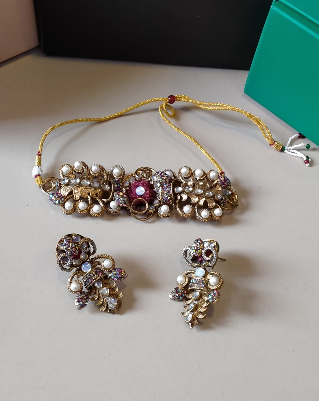*Handmade turkish with crush stone choker set*