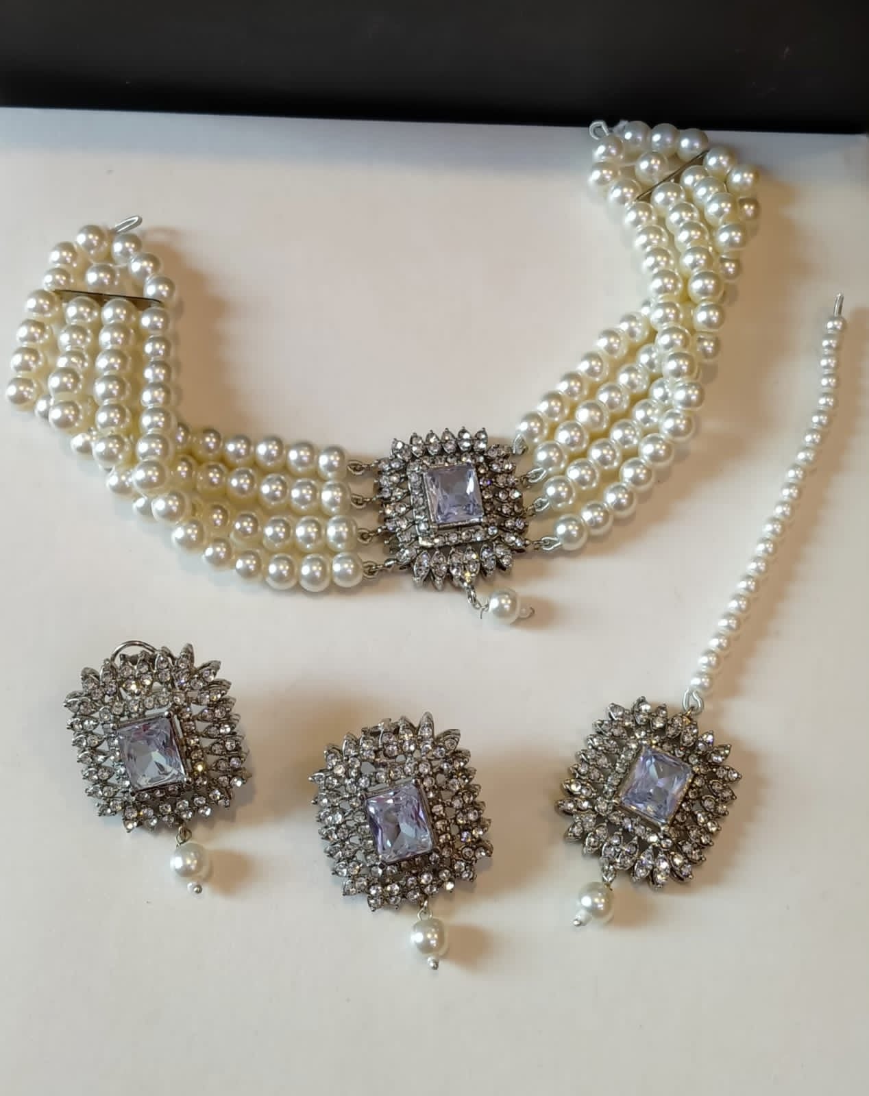 *Stones choker set*