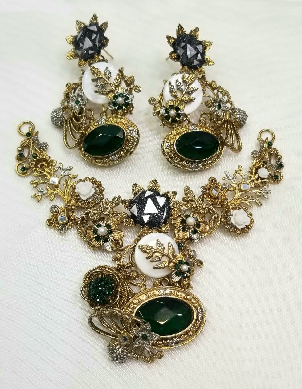 Egyptian necklace set