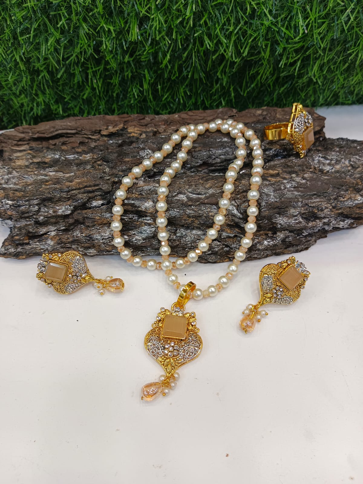 Kit pendant sets with ring