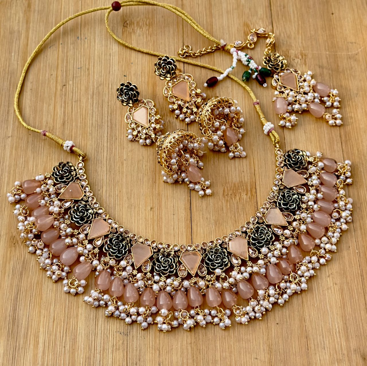 Flower necklace set
