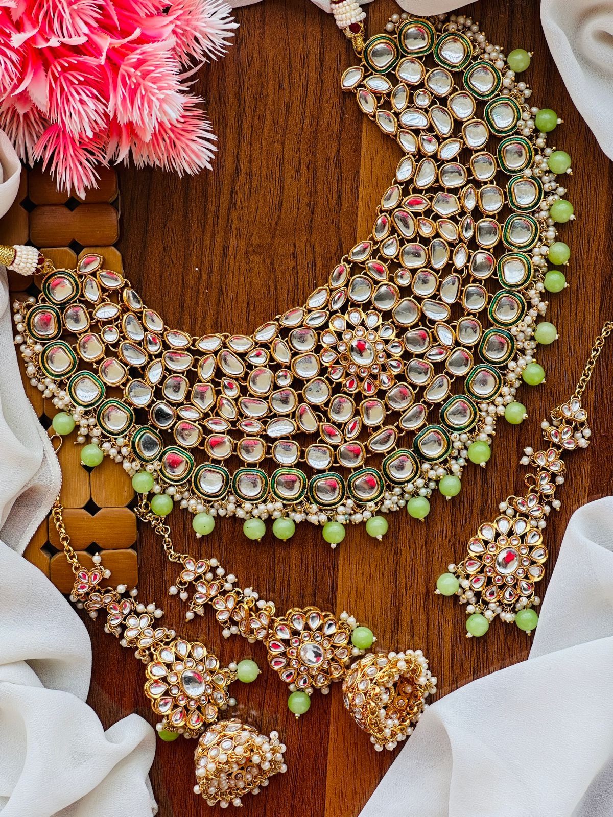 Indian dabbi kundan set with centre meenakari