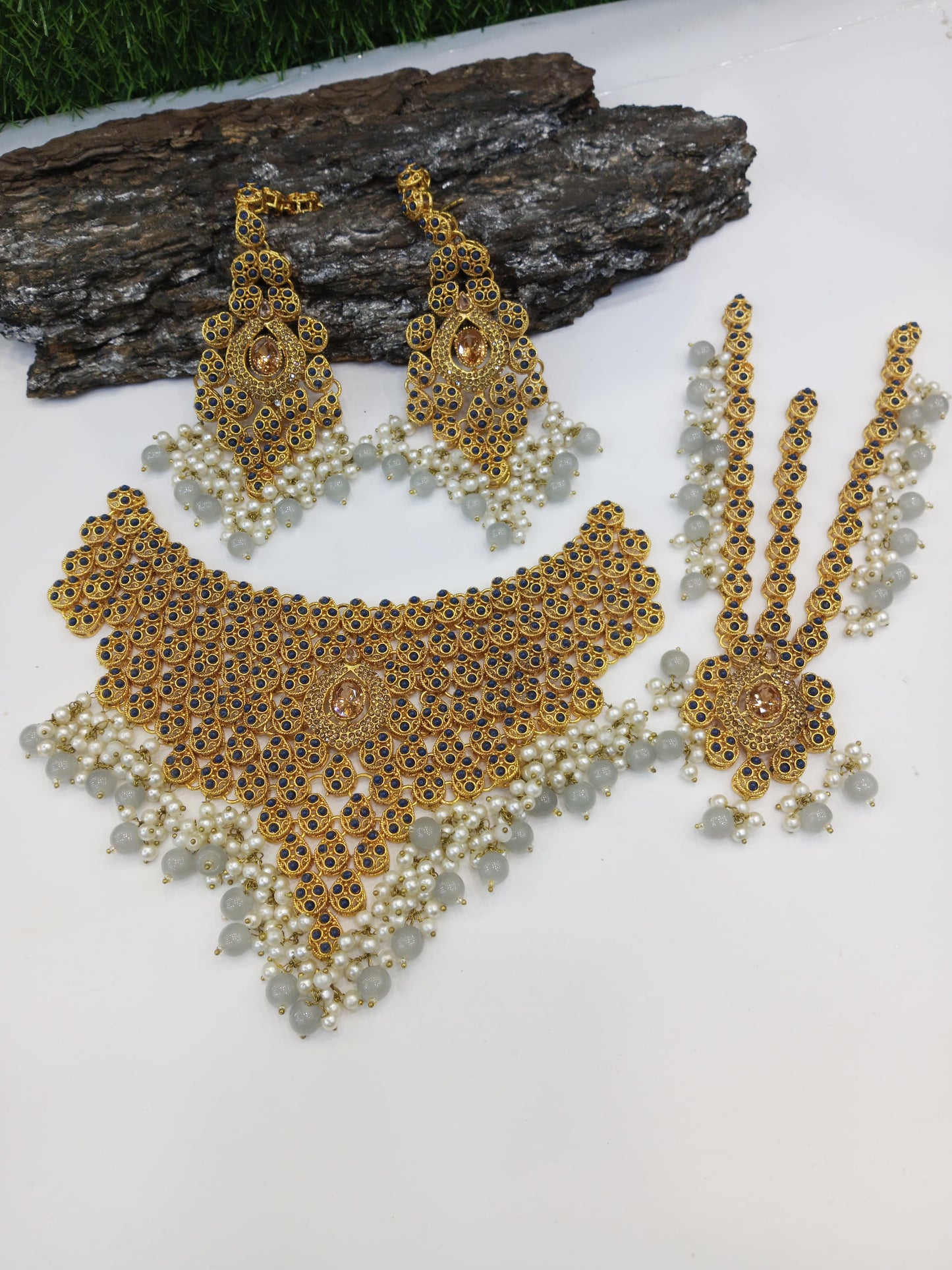 Necklace sets with maathapatiii and long earrings