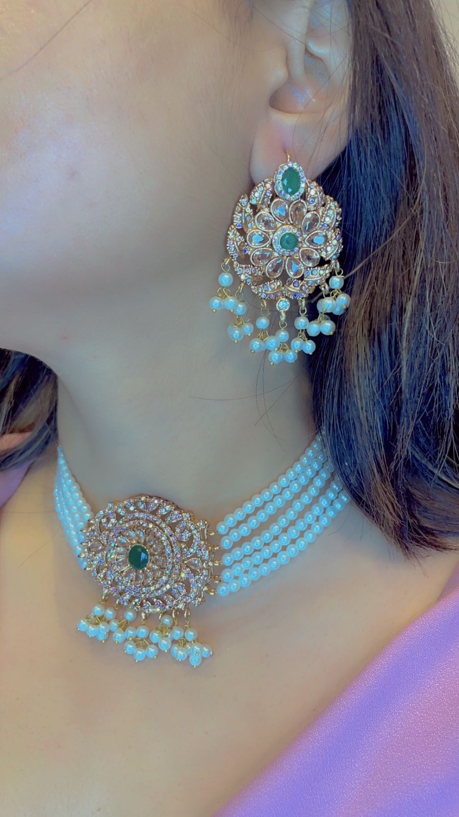 Chokar set with stylish earring
Colors available