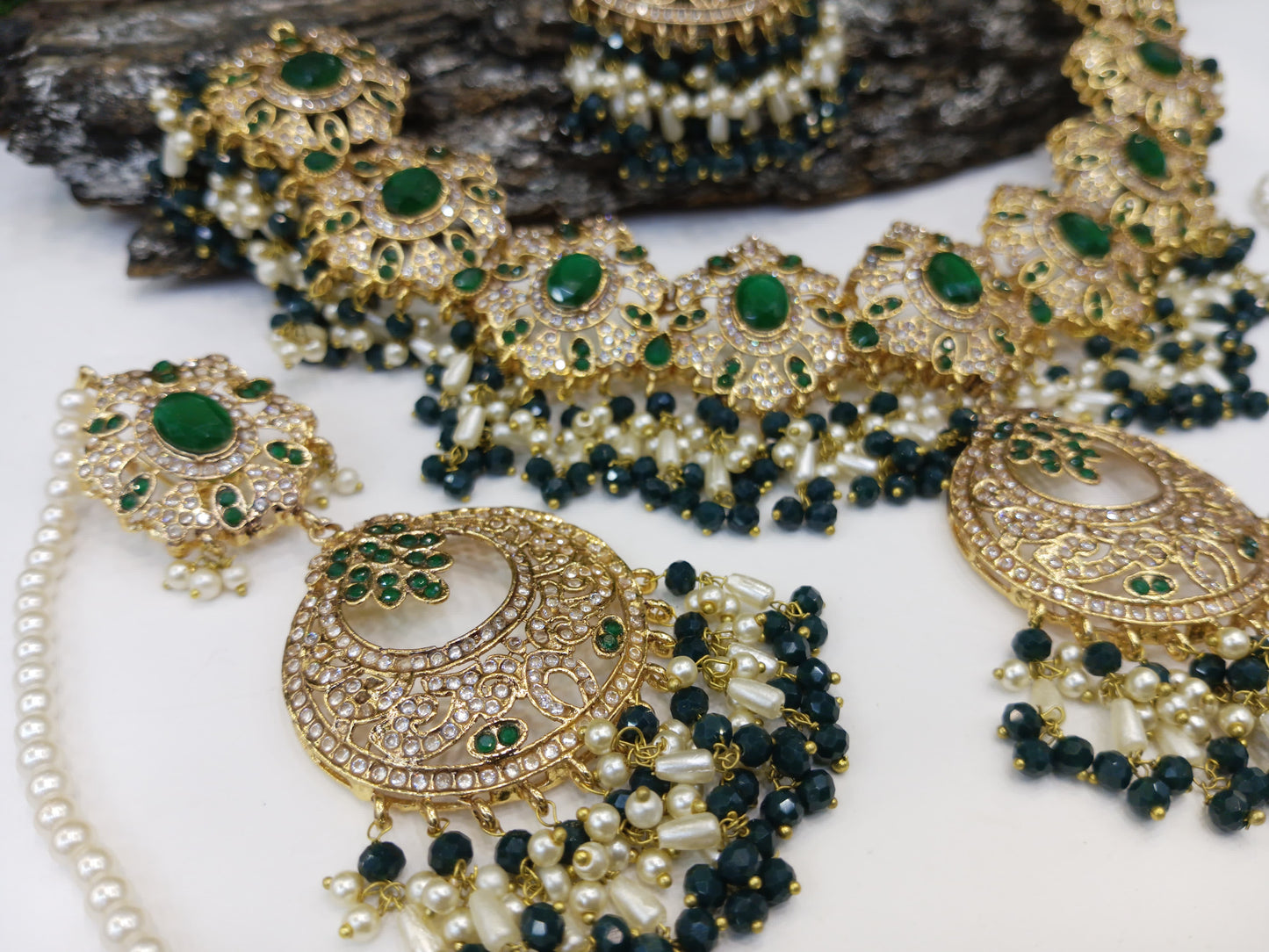 Necklace set with long earrings and tikka