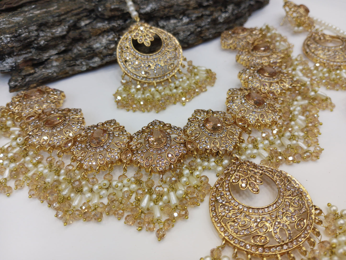 Necklace set with long earrings and tikka