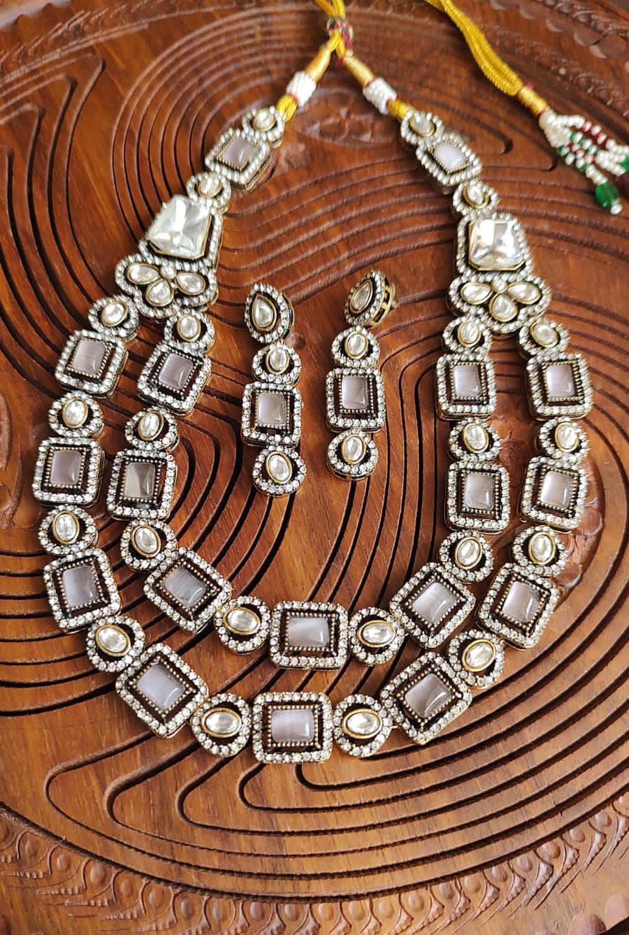Double layered necklace set