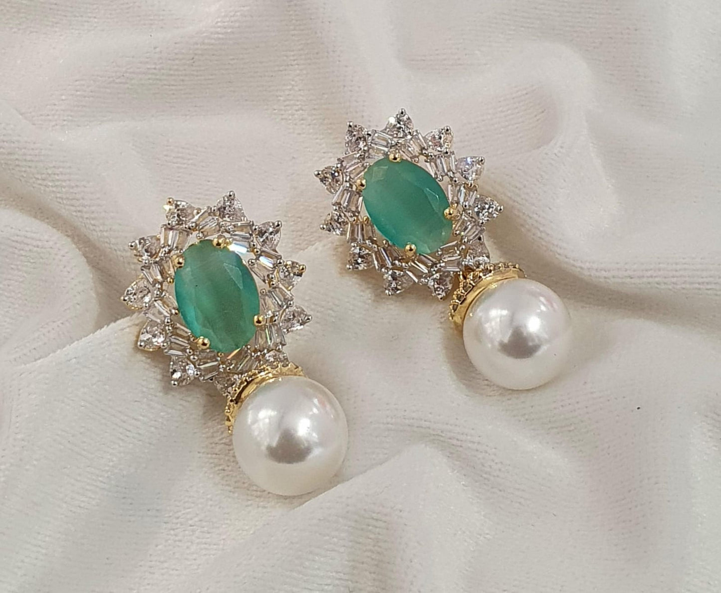 Studs earrings