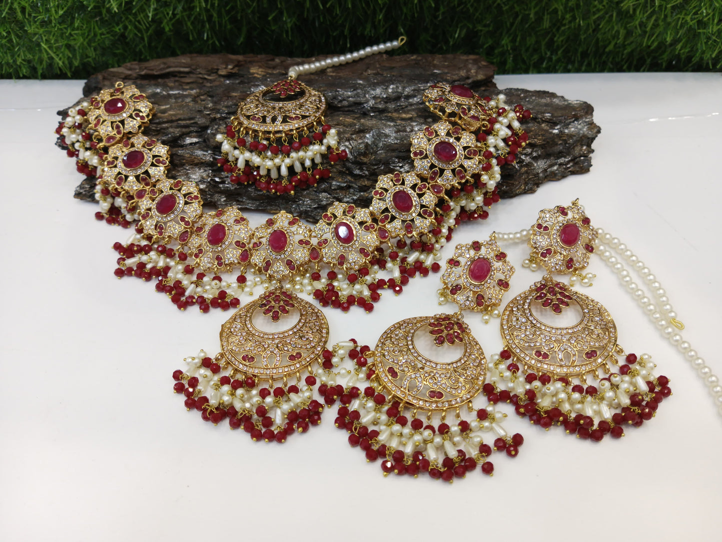 Necklace set with long earrings and tikka