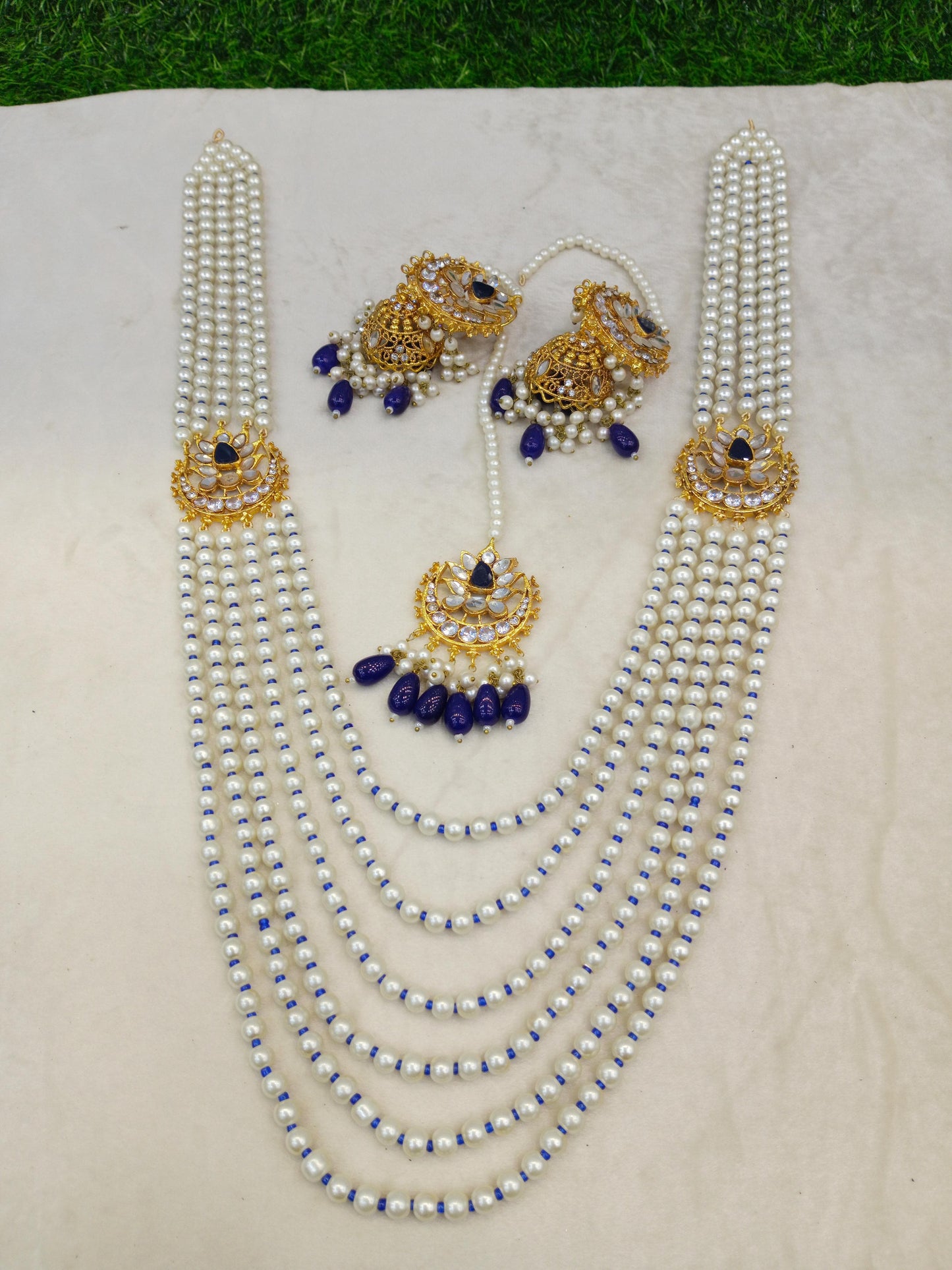 *Side motive mala with jhumkas and tikka/Mala Set*