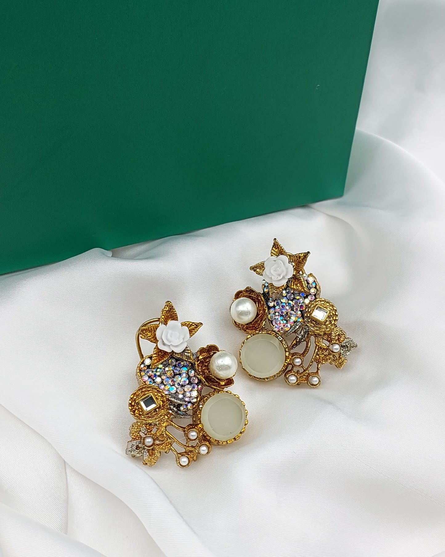 Studs/earrings