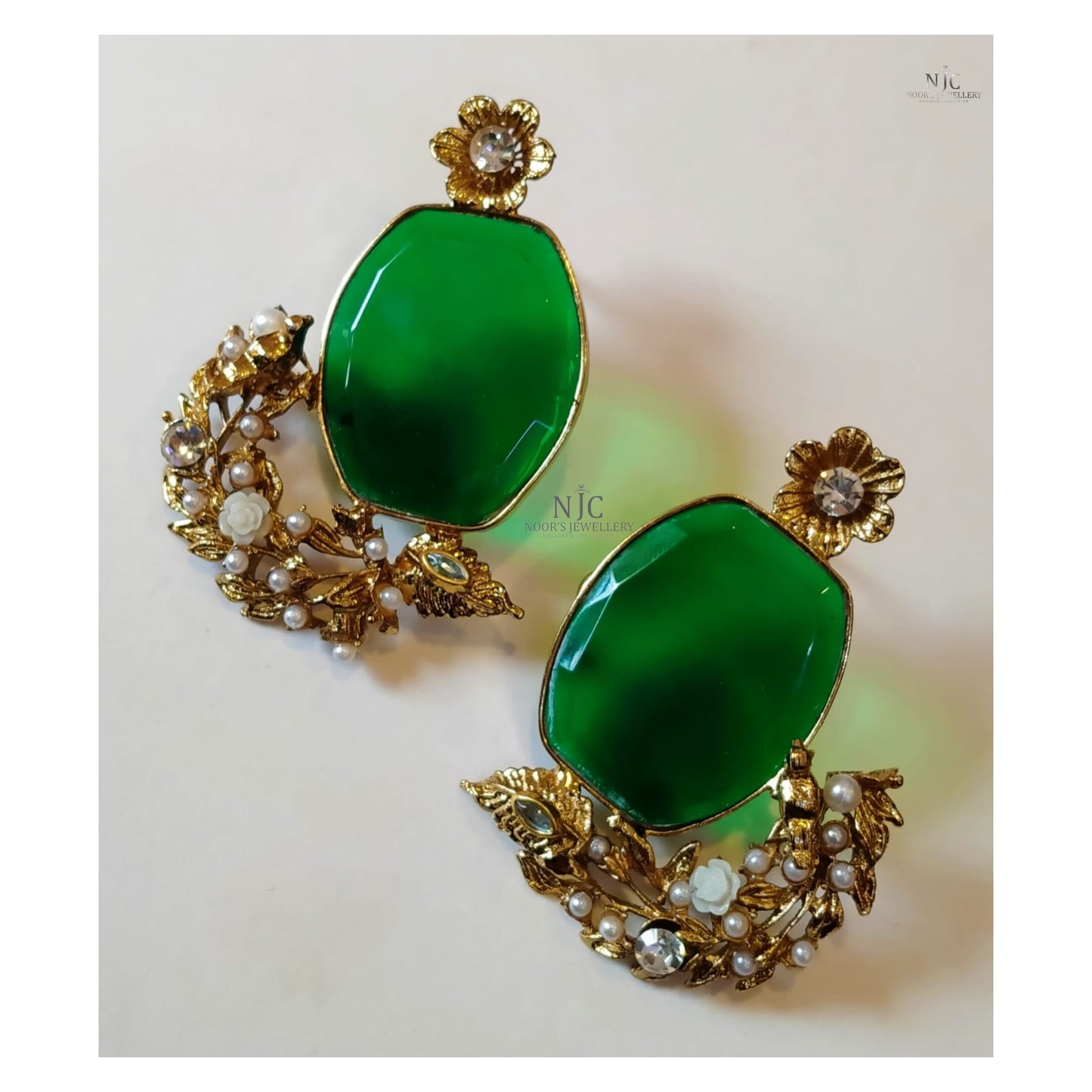 Earrings studs