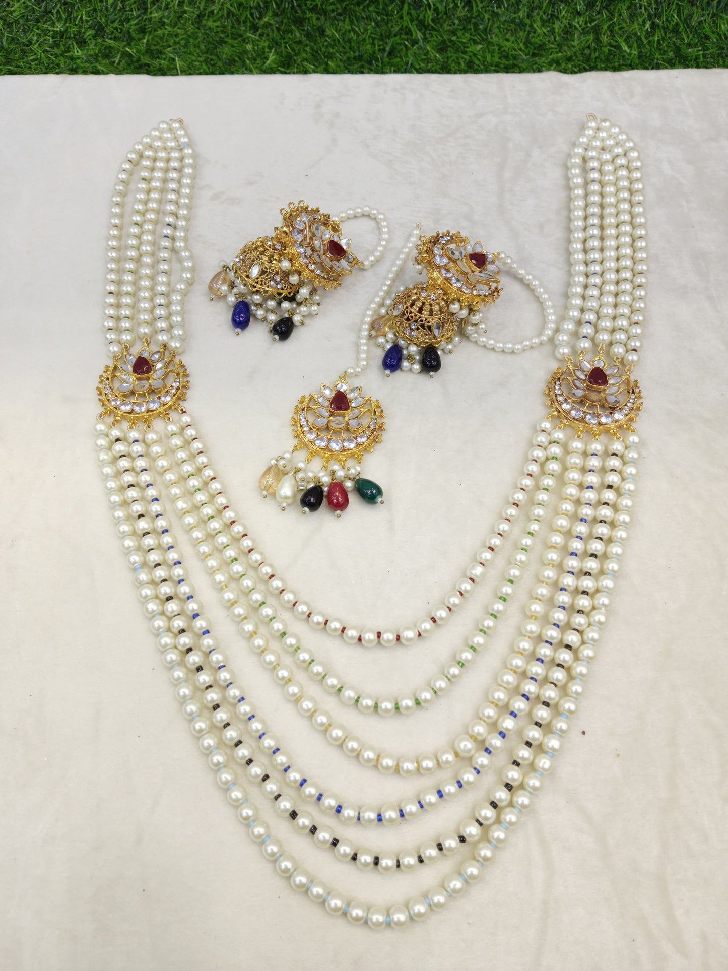 *Side motive mala with jhumkas and tikka/Mala Set*