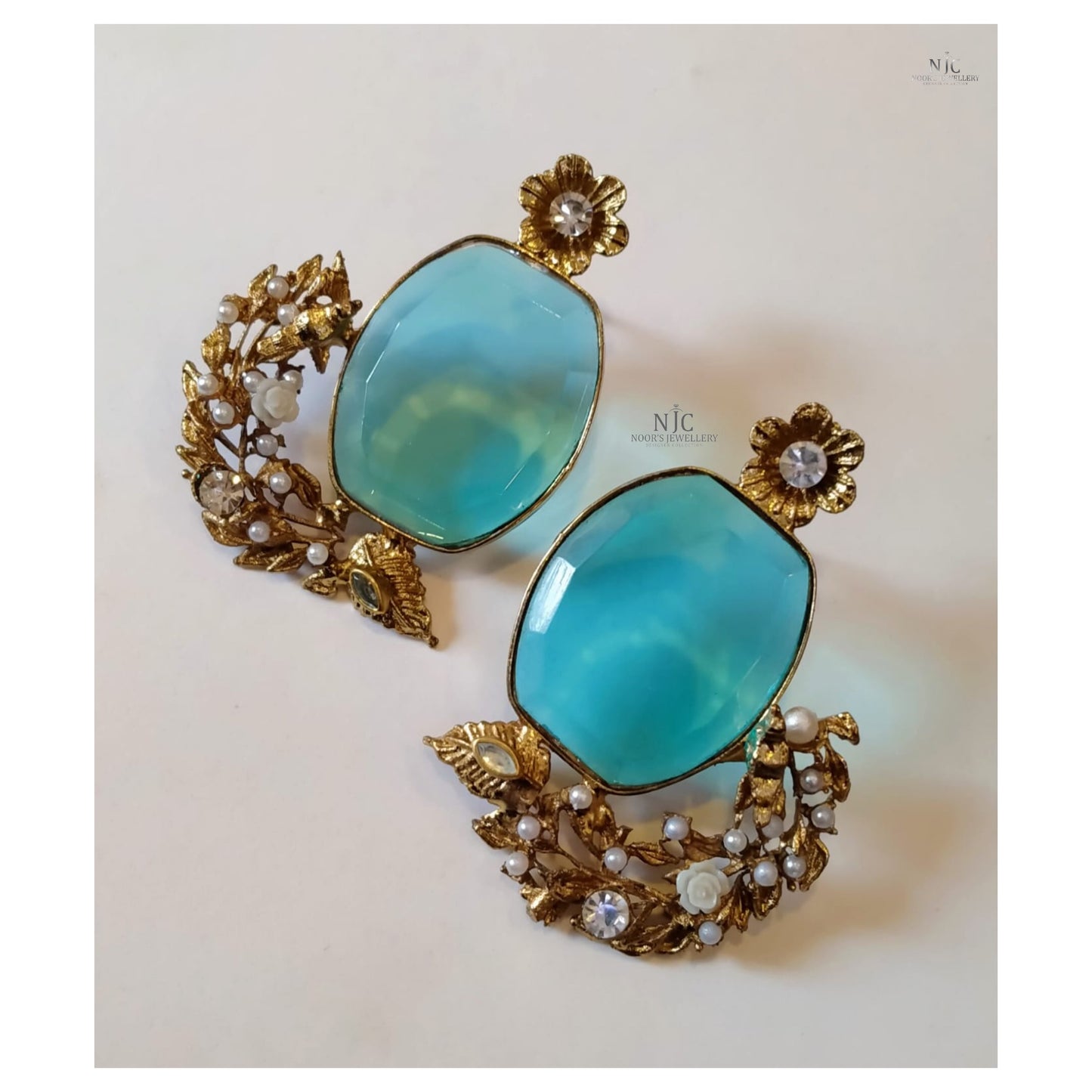 Earrings studs