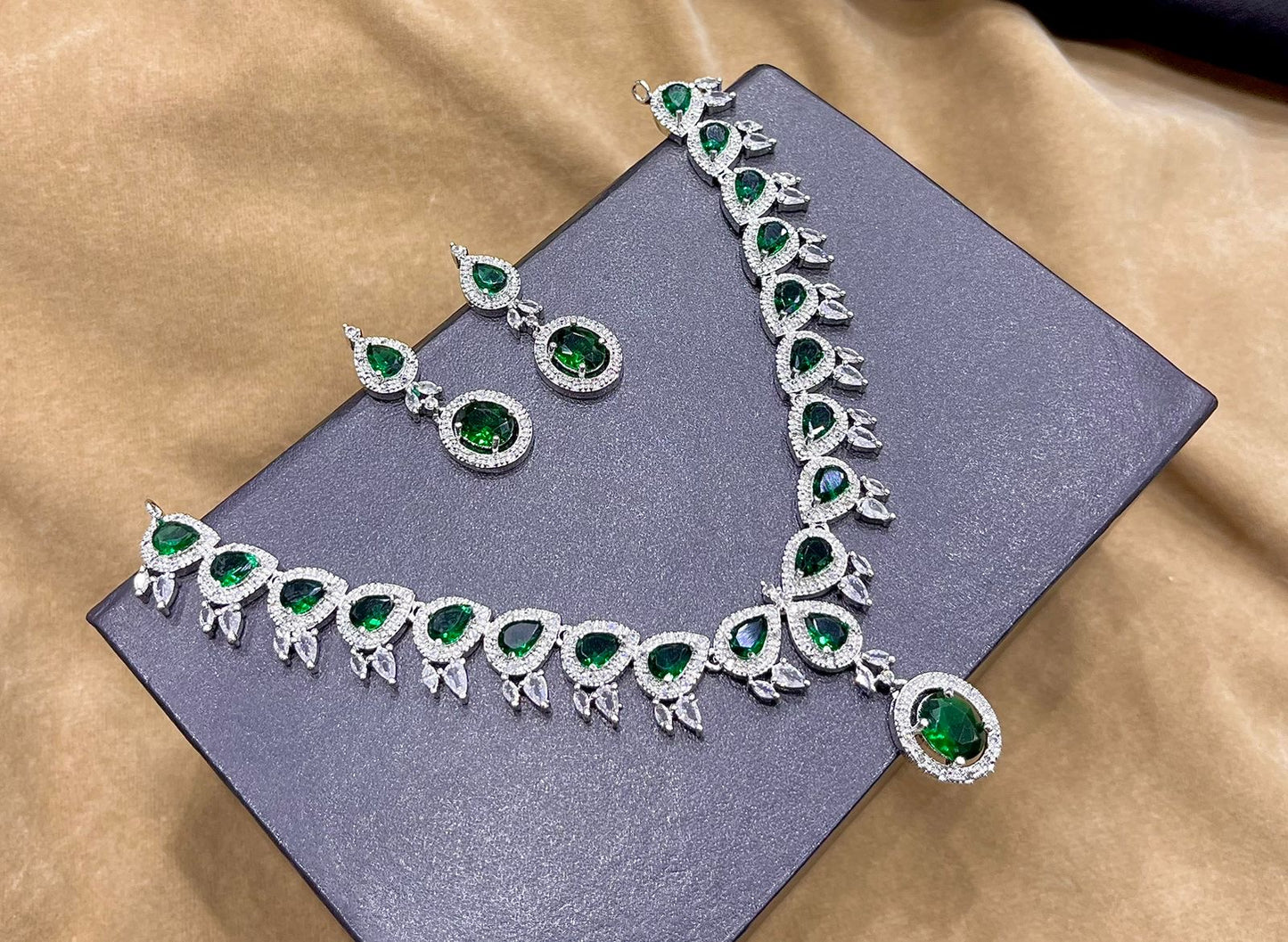 Zircon set