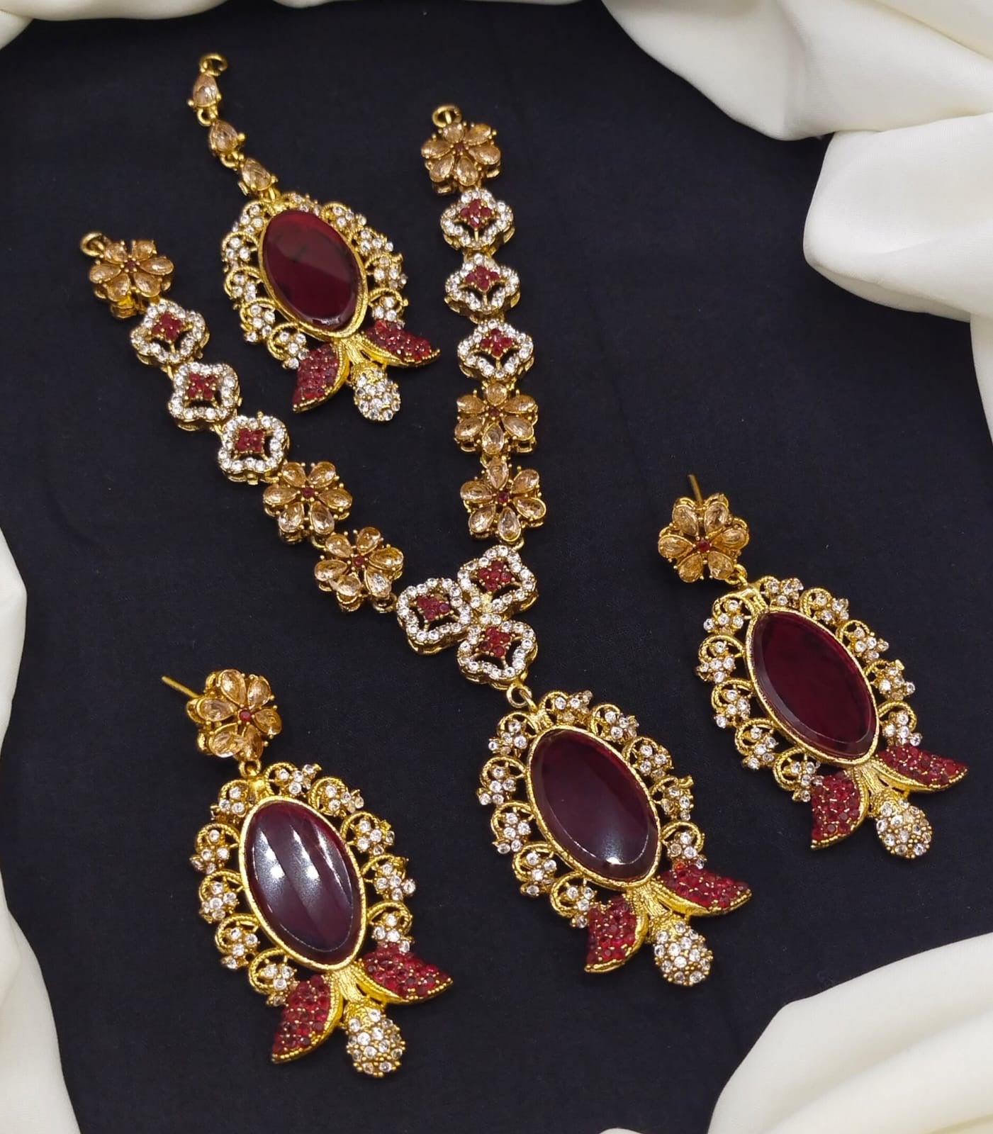 Pendant set