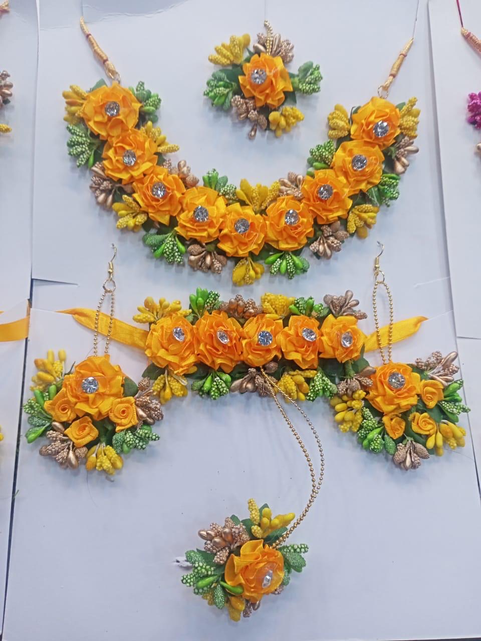 *Flower Necklace Mehndi Sets*