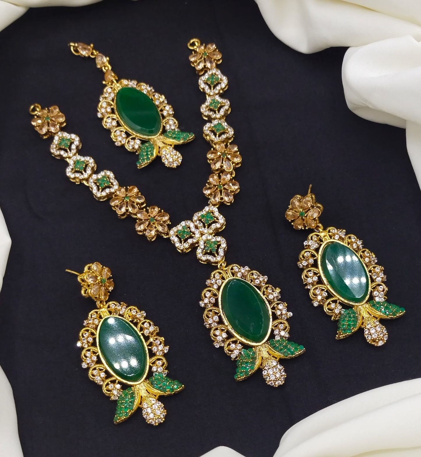 Pendant set