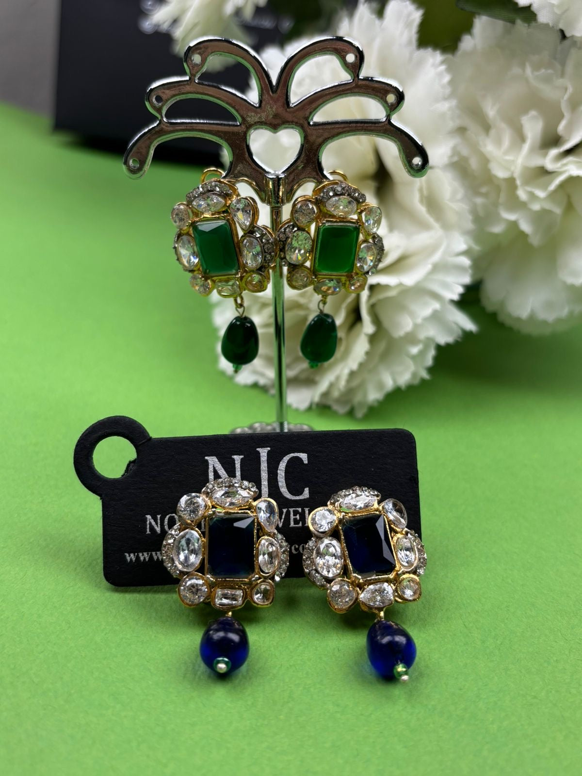 *Goldplated studs, can be customised in any color*